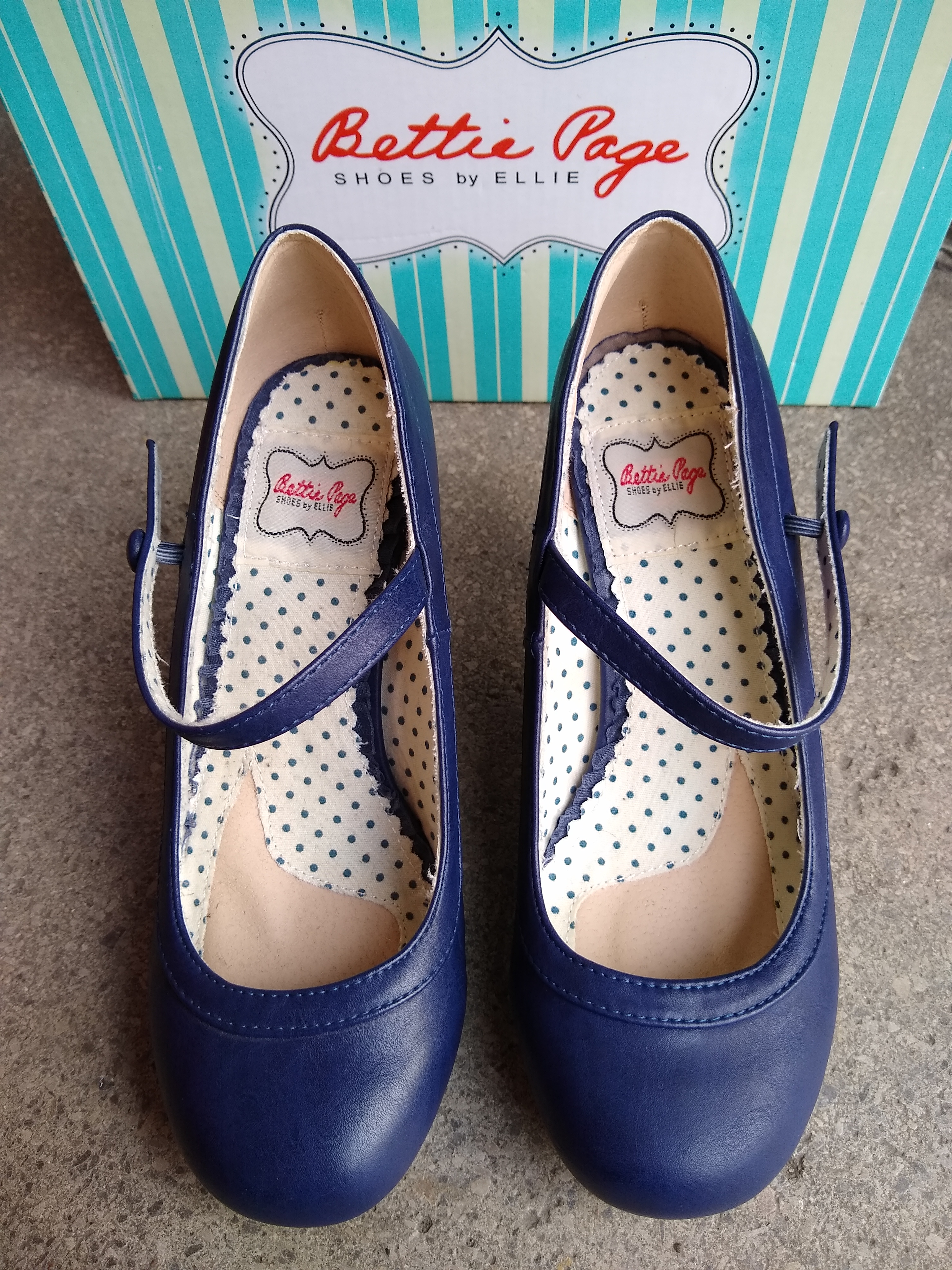 Betty Page Riemchenpumps - blau
