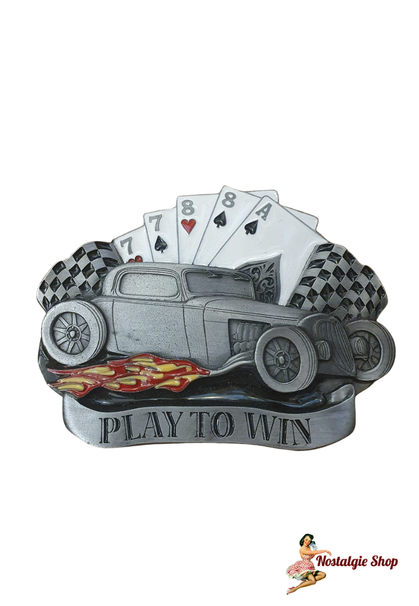 Hot Rod Gürtelschnalle "Play To Win" – Poker, Flammen & Classic Car Motiv