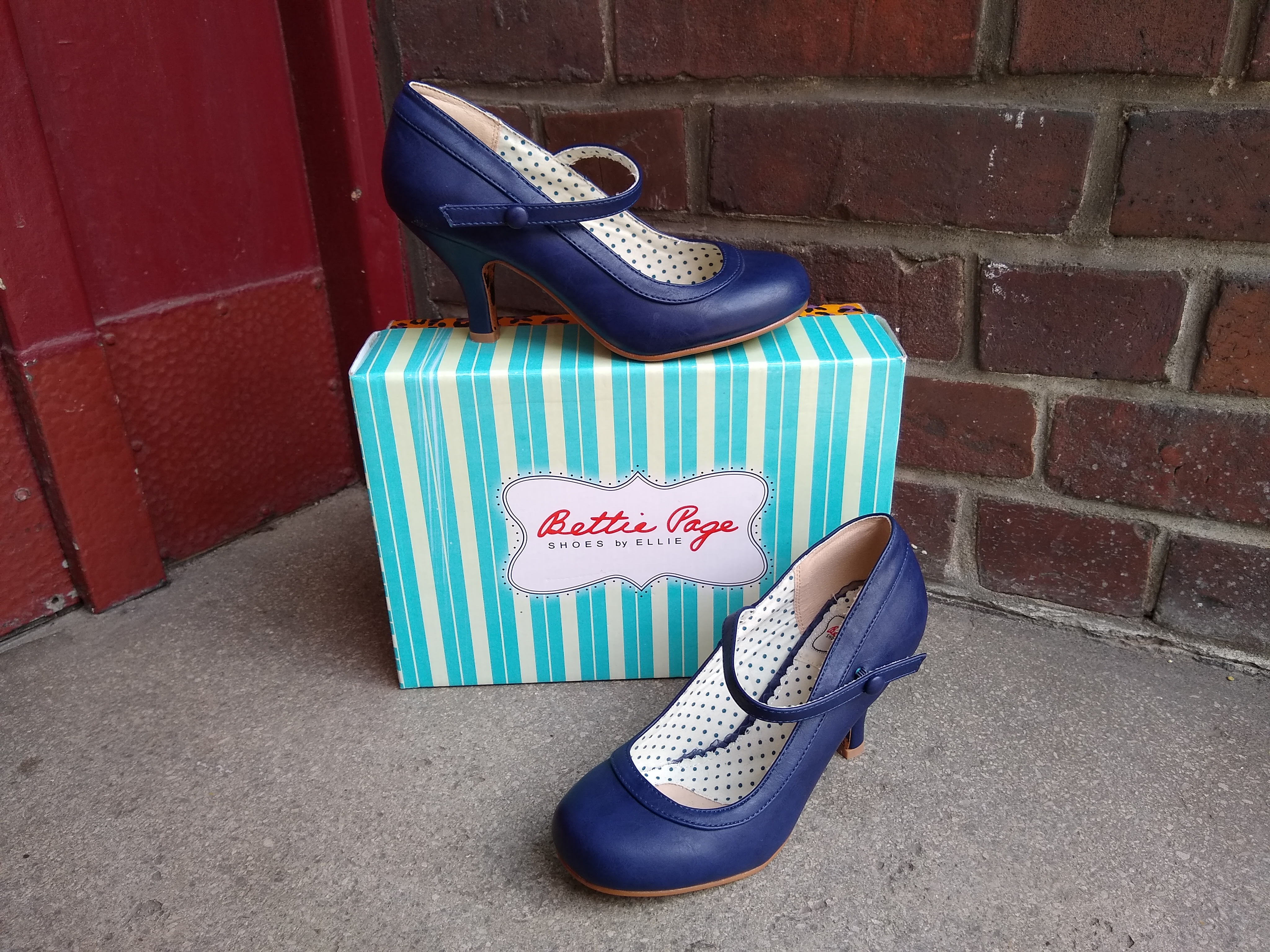 Betty Page Riemchenpumps - blau