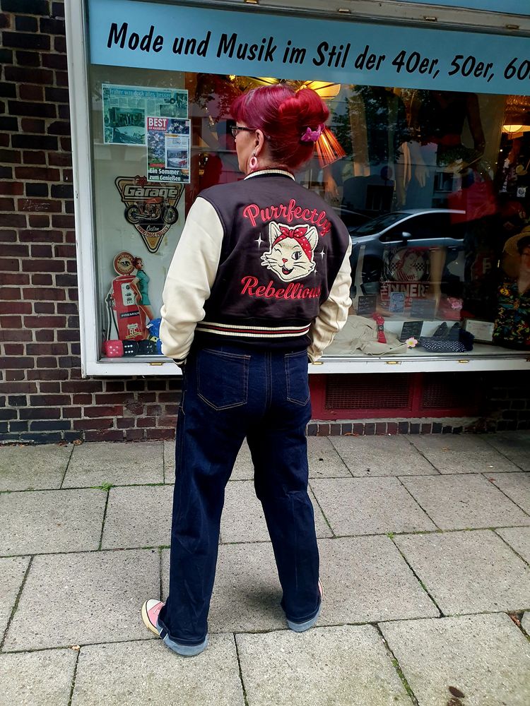 Queen Kerosin Collegejacke 'Purrfectly Rebellious' in Schwarz