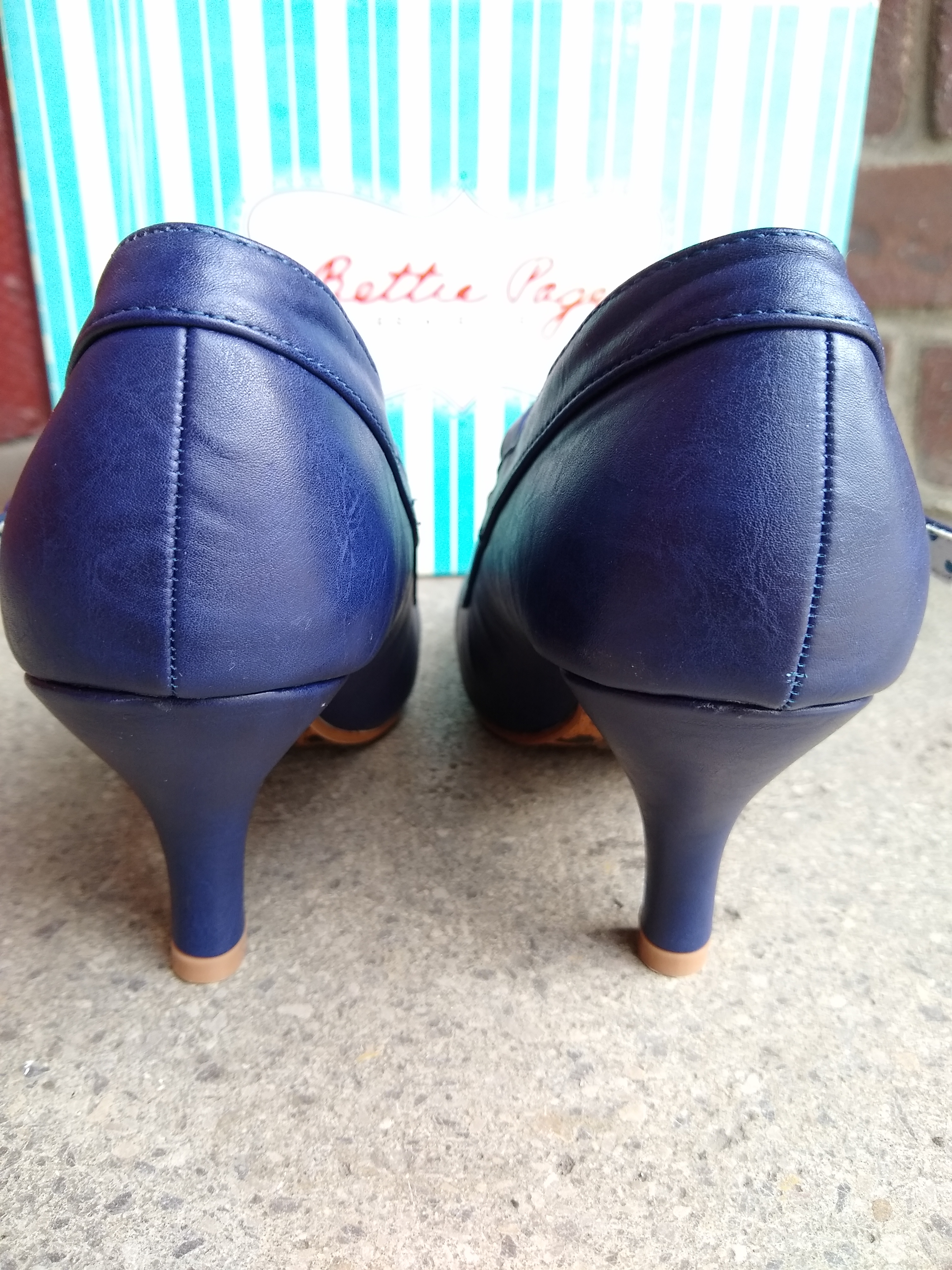 Betty Page Riemchenpumps - blau