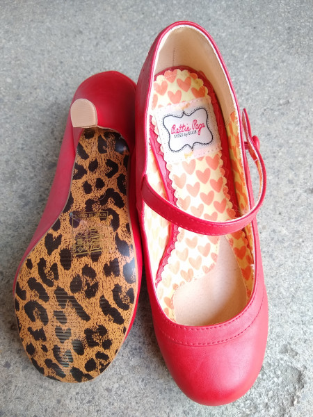 Betty Page Riemchenpumps - rot oder blau